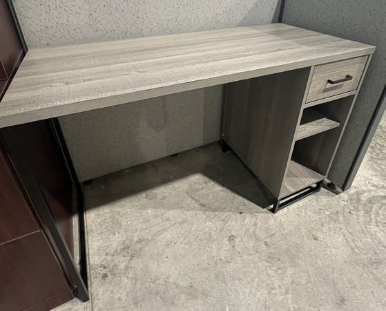 Laminate Desk with Metal Frame 1