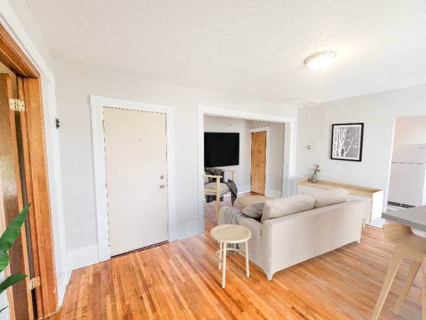 $1500.00 / 2br - 900ft2 - Charming Classic unit in Northeast!63666914262785121