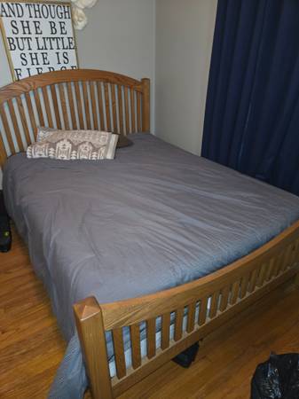 Solid oak Amish made queen bed 1