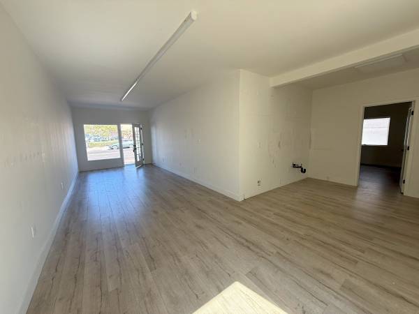 $2,000 / 758ft2 - Office/Retail Space in North Pacific Beach63933247460482123