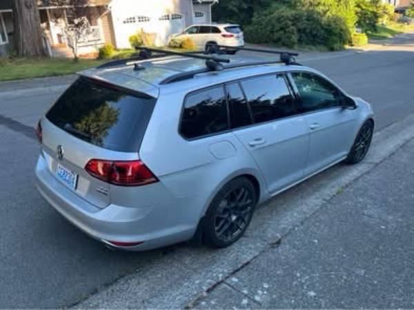 2017 AWD Volkswagen Golf Sportwagen - $14,000 (Redmond)63617898808323122