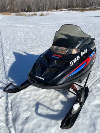 2000 Polaris Indy 500 Snowmobile 1