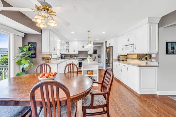 $1 / 4br - 3540ft2 - Nice Home - Beautiful Backyard Pool Could Host an Event63959874339842121