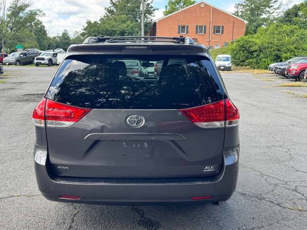2012 TOYOTA SIENNA (XLE) Tracción en las cuatro ruedas/CÁMARA/TECHO solar/ASIENTOS CALEFACCIÓN - $9.999 (LEESBURG)63439873001731124