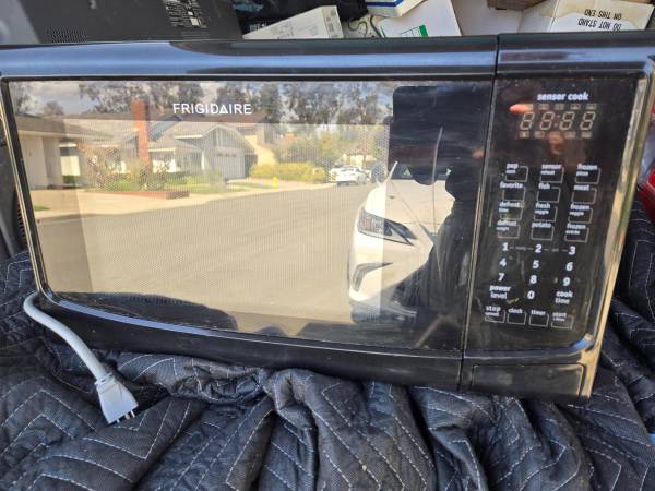 Frigidaire 1.4 Cu. Ft. Countertop Microwave 1