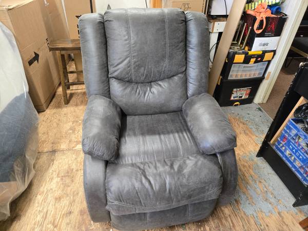 Bladewood Slate Grey Recliner 1