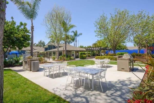 $2,764 / 2br - 940ft2 - Vista Apartments  Modern Upgrades, Stainless Steel & Private Ba (Vista)63621380396545122