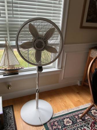 Lasko pedestal fan 1