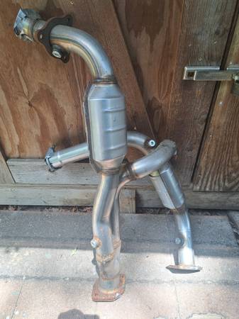 MOVING MUST SELL..2004 GMC replacement catalytic exhaust system 1