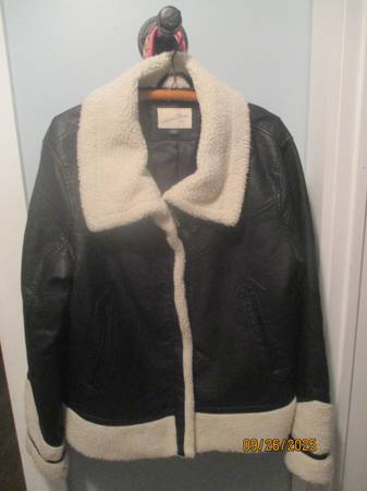 Fleece-lined bomber jacket 1