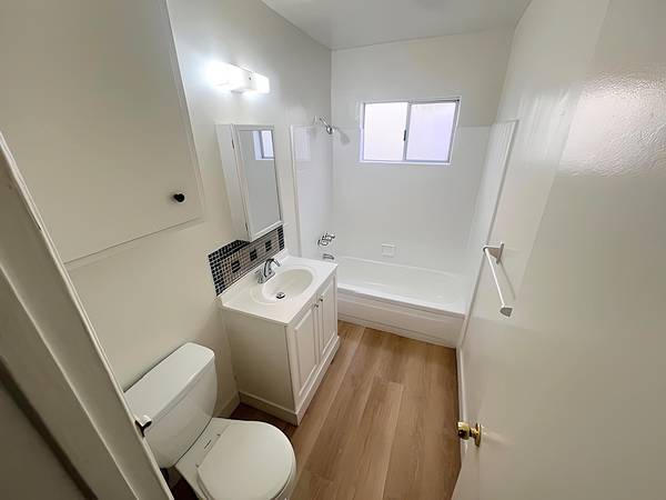 $2,195 / 2br - 14827 Friar St. #2--Lower level, NEWLY RENOVATED! Near Transportation (Van Nuys)63774527783041123