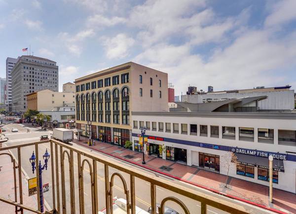 $2,695 / 1br - Oversized Windows w/ Vaulted Ceilings, Hard Flooring - One Bedroom (Gaslamp Quarter / Downtown)63998601229955123
