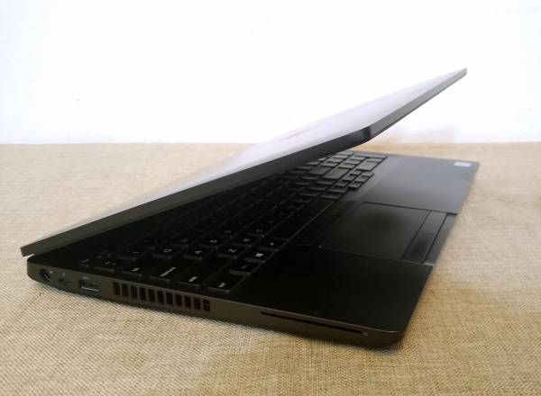 Dell 5501 de 15,6", Core i7-9850H, 16 GB, 512 GB NVMe, FHD, HDMI, Win11P - 249 $ (Portland)63471144530307122