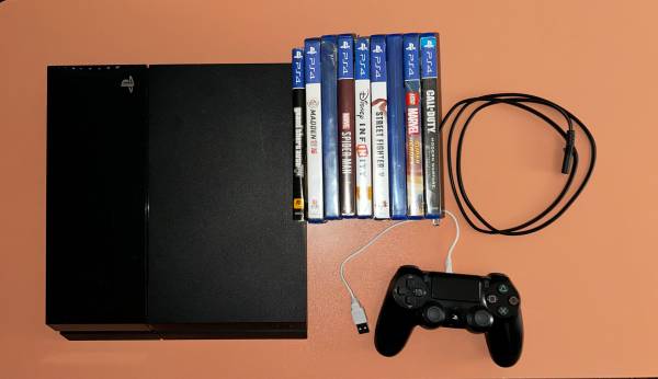 PS4 Original Launch Model 500GB + Controller + 9 Games | Spider-Man, COD, LEGO M 1
