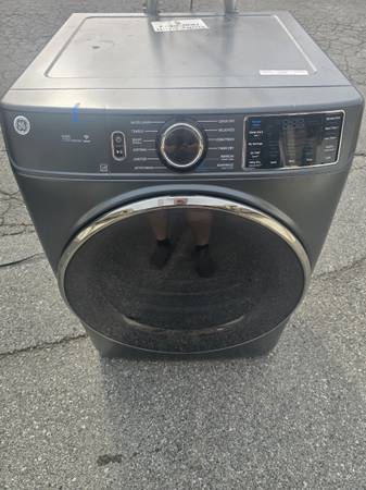 Brand new gas ge dryer . With steam option 1