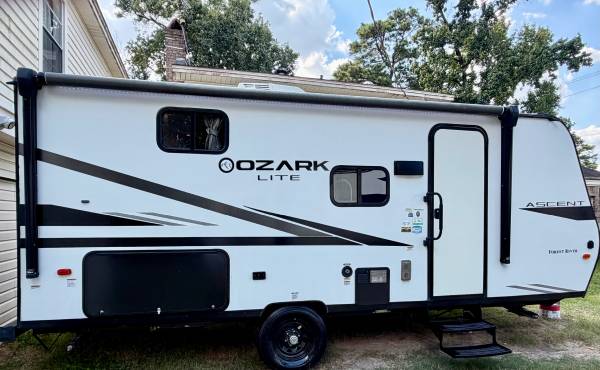 2022 FOREST OZARK 23ft WITH SLIDE & BUNKS 4000 POUNDS 1