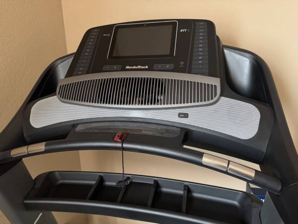 NordicTrack treadmill commercial 1750 1
