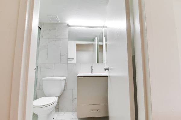 $4,400 / 2br - ** 1 month free and no broker fee ** South End 2 bed. (South End)63810039678849122