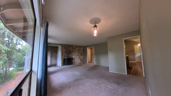 $2,140 / 2br - 1040ft2 - Top floor 2BR/2Bath in Quiet quadplex (Kenmore)63814789401219122