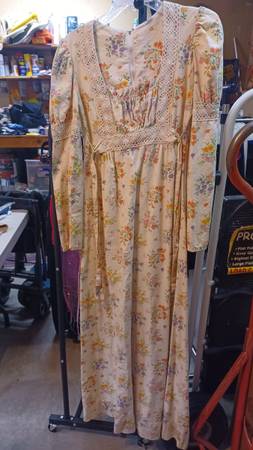 COSTUME CLOTHES VARIETY WOMENS 1