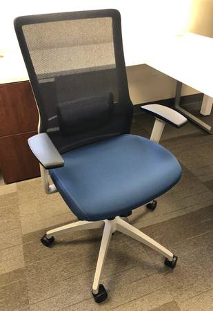 101 Used SitOnIt Task Chairs, Blue Fabric Seat, Black Mesh Back 1
