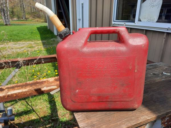 5 GALLON GAS CAN 1