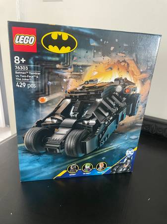 Batman Tumbler vs. Two-Face & The Joker Lego set 1