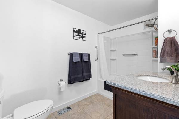 $1,200 / 3br - 240ft2 - Beautiful one room with bathroom (Pasco)63922560625666122