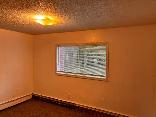 $1,400 / 2br - 800ft2 - ¡Calefacción Pagada! Área de Cheney Lake, ¡2 dormitorios! (1916 Beaver Pl)64014173159938123