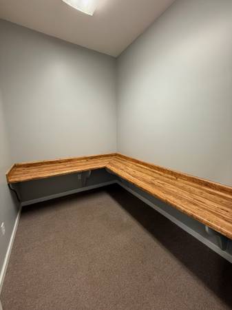 $1,395 / 4br - 999ft2 - $1,395 OFFICE SPACE- 1043 PEDIGO WAY SUITE 3963846718199939123