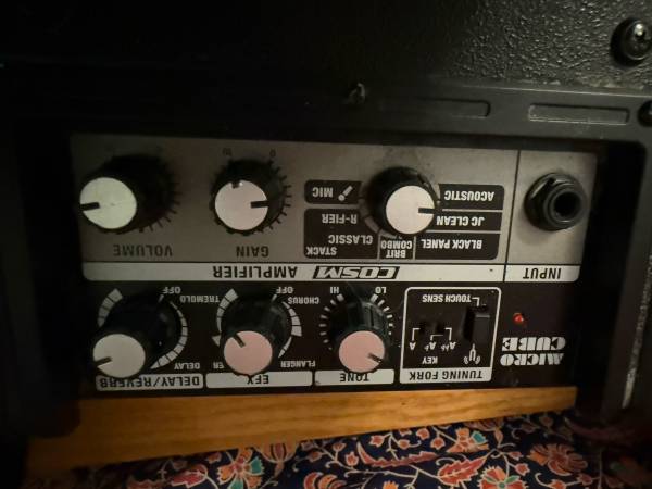 Amplificador de guitarra eléctrica Roland Micro Cube - $75 (Tucson)63470927968129121