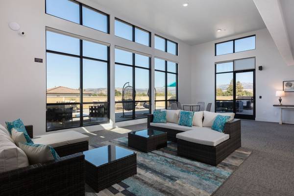 $4,230 / 2br - 1346ft2 - Sunsweet Transit - Desplácese con facilidad desde una vivienda de lujo. (morgan hill)63658112080769121