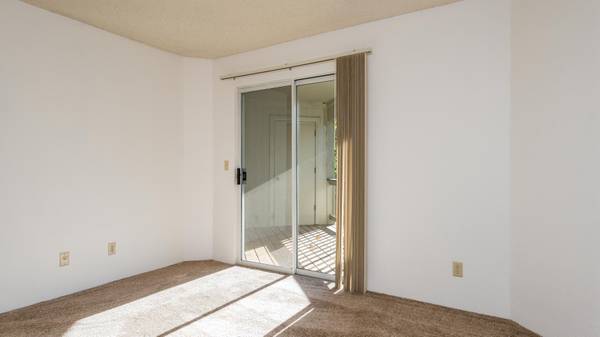 $1,689 / 1br - 726ft2 - Beautiful 1 bed / 1 bath with gorgeous grounds and landscaping (Eugene)63977274736131124