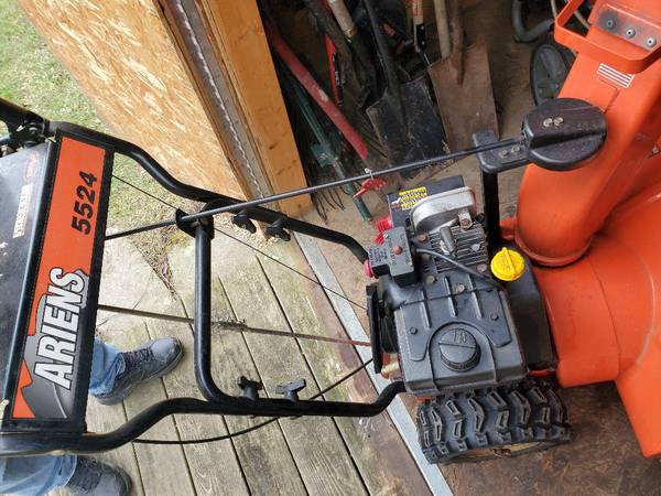 Ariens Snow Blower 5524 1