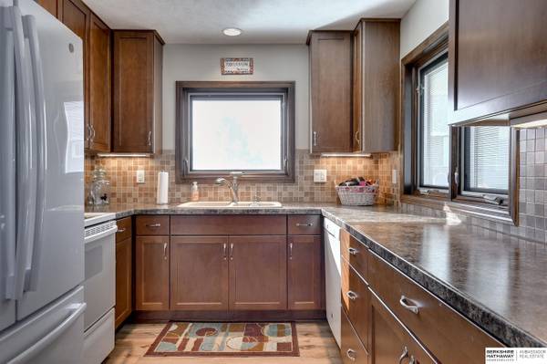 $1,257 / 1br - 784ft2 - Fully Furnished 1BR Lakefront Rental with Pontoon Boat (Bellevue)63681695811201123