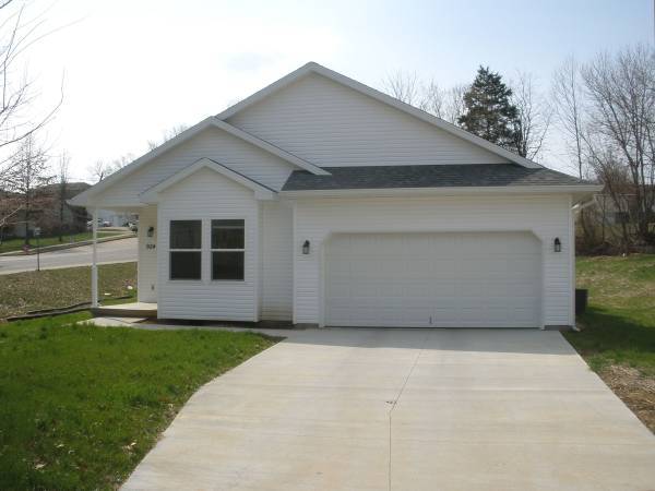 $1,500 / 3br - 1500ft2 - Great location / Large 3 br ranch (Bloomington)63935966755331120