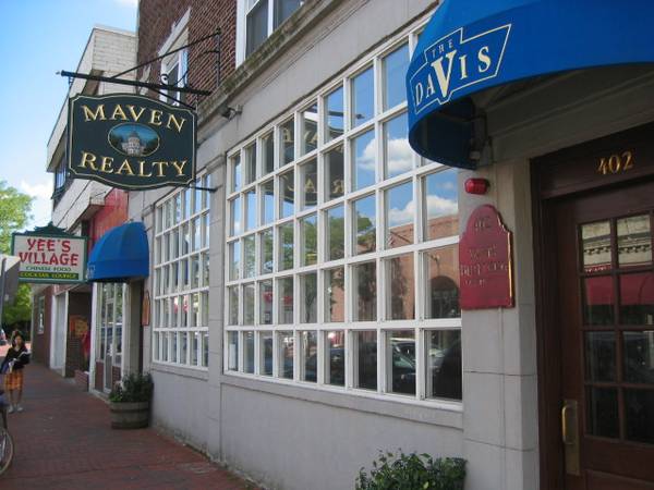 $650 / 250ft2 - 3 private offices available  in Davis Sq /Near REDLINE T STOP (Davis Square, Somerville , steps to Redline T stop)63931250402691122