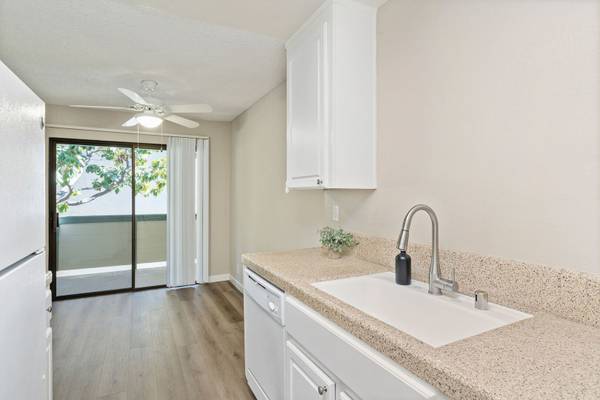 $2,705 / 1br - 647ft2 - Live Close to Downtown Los Gatos – 1BR Ready 10/4! (campbell)63946806118146122