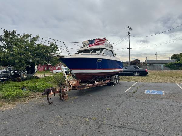 Bayliner 25 ft. With Command Bridge 1