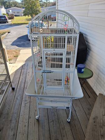 Bird cage excellent condition 1