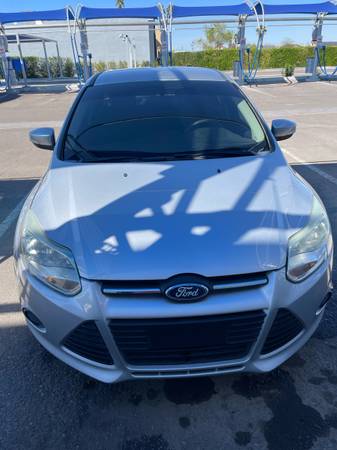 2014 Ford Focus SE Hatchback 1