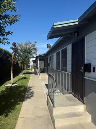 Centrally Located Alhambra Apartment 1