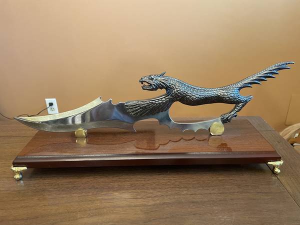 IMPRESSIVE DRAGON DAGGER 1