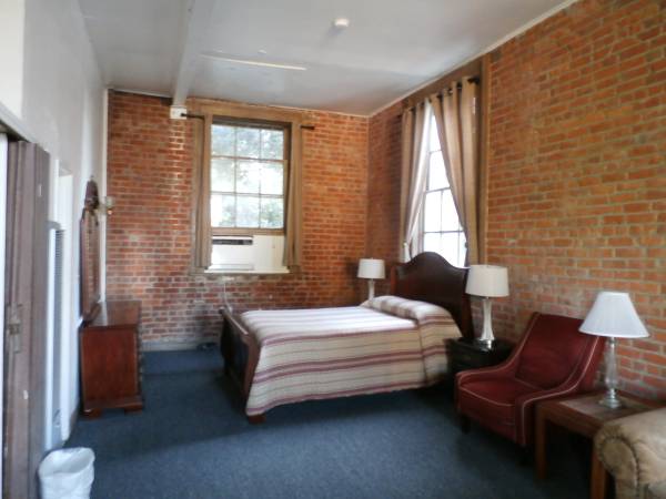 $350 / 1br - 334ft2 - Furnished Apartments Within a Lovely Historic Building and Gardens. (New Orleans)63903650286595124
