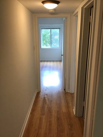 $2,000 / 2br - 1000ft2 - ALL Utilities Included in North Reston Condo Next to Lake Anne and RTC (Reston)64040030479107123