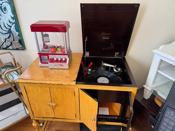 Antique Record Player 1