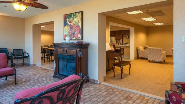 $1,454 / 2br - 995ft2 - Renovated Unit, Two Elevators, Pantry (170 Ruth Street North, Saint Paul, MN)64003957812227122