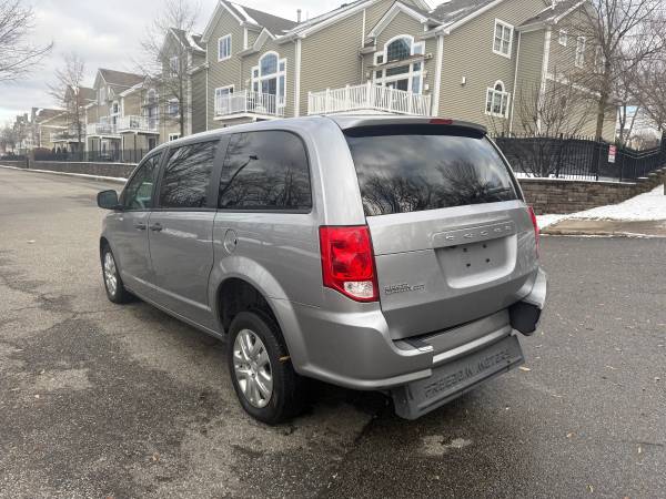 2020 Dodge Grand Caravan accesible para sillas de ruedas con entrada trasera - $29,900 (Staten Island)63614856569857124