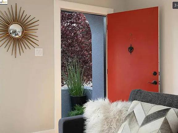 $1,580 / 1br - 1000ft2 - Unidad trasera reformada recientemente de 1 dormitorio / 1 baño (san leandro)63622931328641121