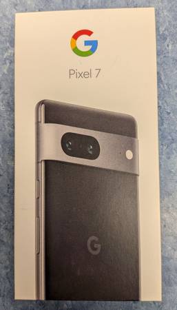 Google Pixel 7 with Case 1